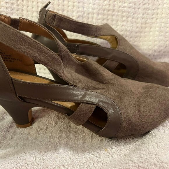 Size 9W - Comfortview - Gray "Suede" Pumps - Picture 1 of 8